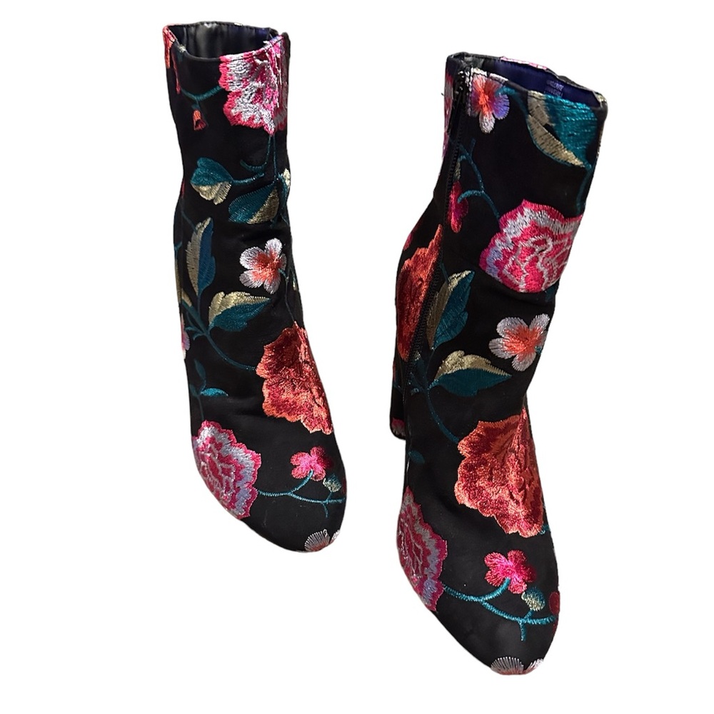 JustFab Floral Embroidered Marguerite Boho Bootie Boot Size 8
